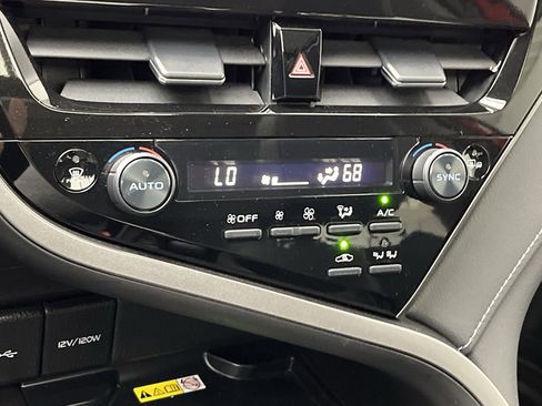 Used 2024 Toyota Camry XSE w/ Navigation Package image 23