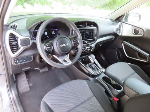 Certified 2025 Kia Soul LX w/ LX Technology Package FWD image 21