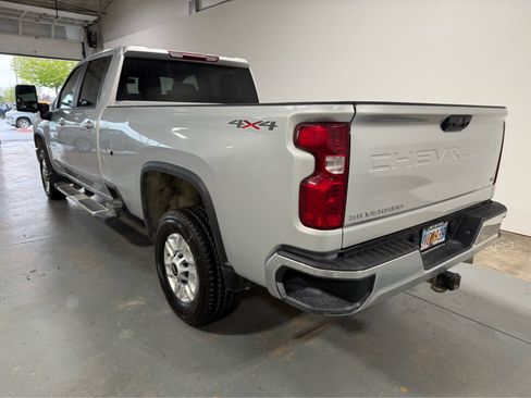 Used 2022 Chevrolet Silverado 2500 LT w/ Convenience Package AWD/4WD image 3