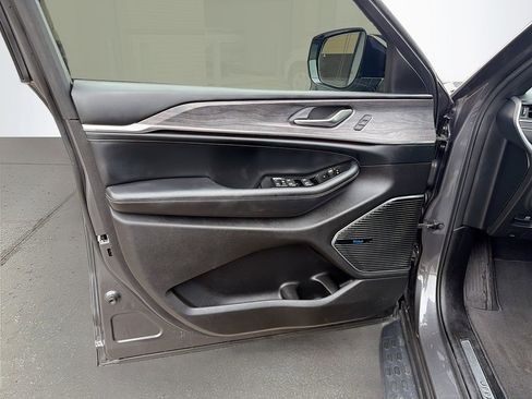 Used 2022 Jeep Grand Cherokee L Overland image 24