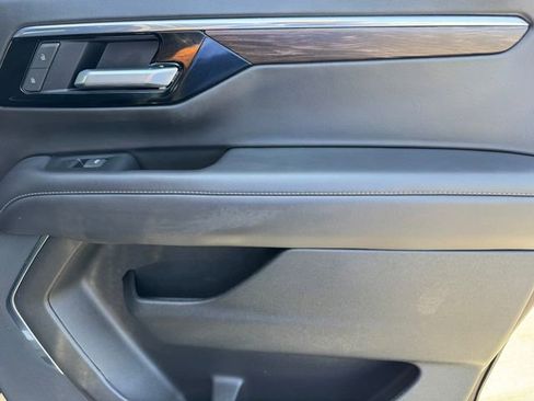 Certified 2025 Chevrolet Suburban Z71 image 11