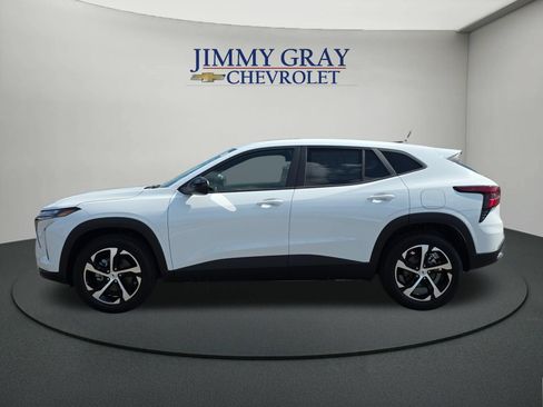 New 2026 Chevrolet Trax RS w/ Sunroof Package FWD image 2