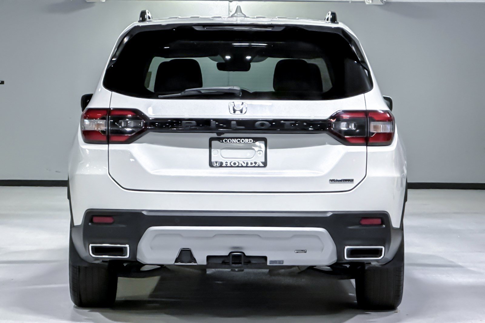 Used 2025 Honda Pilot Touring image 10