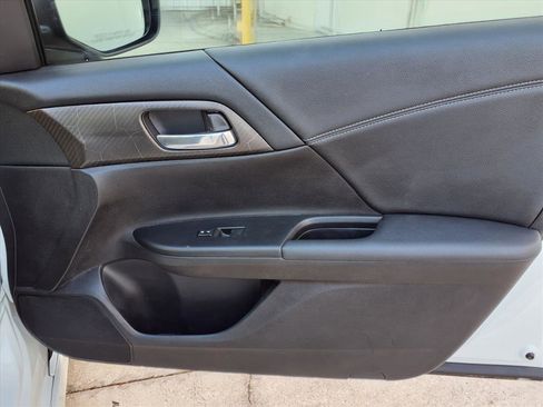 Used 2017 Honda Accord Sport image 10