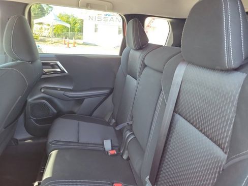 Used 2024 Mitsubishi Outlander ES image 13