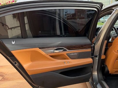 Used 2018 BMW 750i image 35