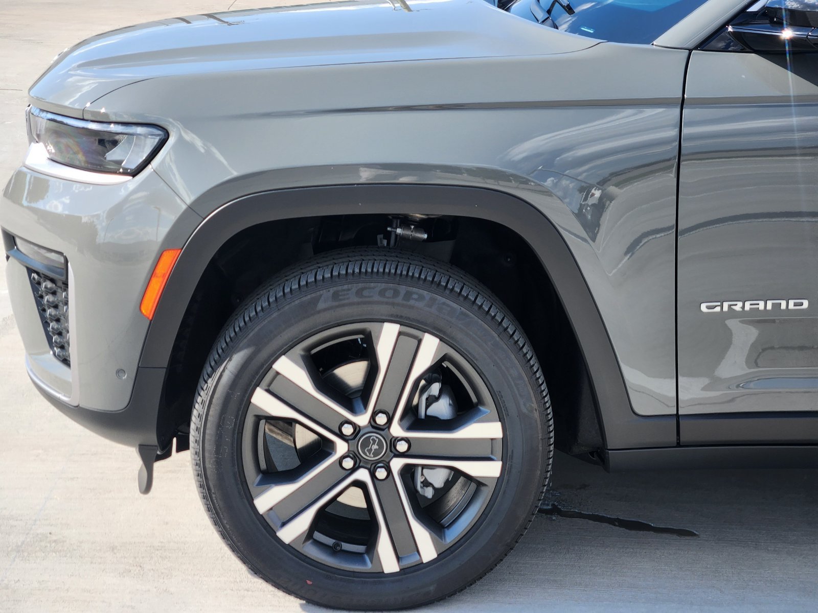 New 2027 Jeep Grand Cherokee Limited w/ Technology Group II AWD/4WD image 10
