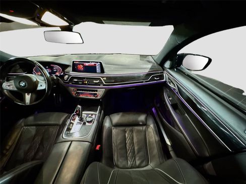 Used 2022 BMW 740i w/ M Sport Package RWD image 25