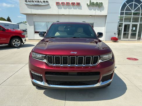Used 2023 Jeep Grand Cherokee L Limited AWD/4WD image 3