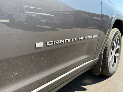 New 2025 Jeep Grand Cherokee L Limited w/ Trailer Tow Package image 9