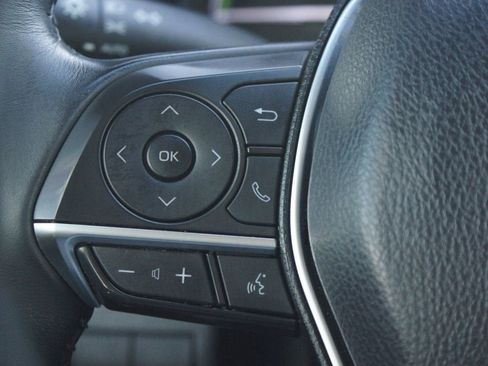 Used 2018 Toyota Camry XLE image 10