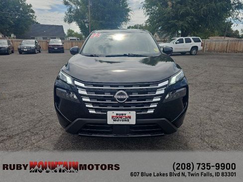 Used 2025 Nissan Rogue SV AWD/4WD image 2