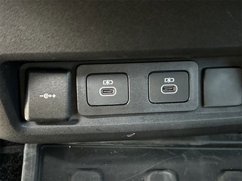 Used 2025 Land Rover Discovery Dynamic SE image 24