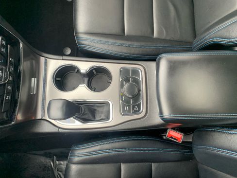 Used 2019 Jeep Grand Cherokee Laredo image 22