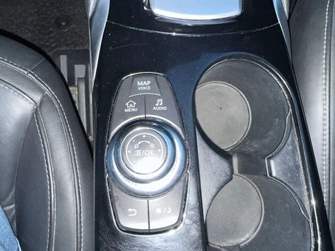 Used 2017 INFINITI QX30 Premium w/ Navigation Package image 19