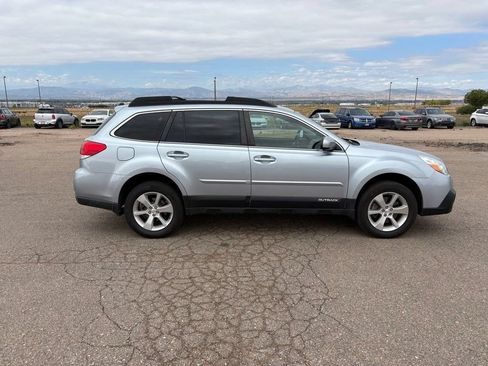 Used 2013 Subaru Outback 3.6R Limited w/ Moonroof Pkg AWD/4WD image 4