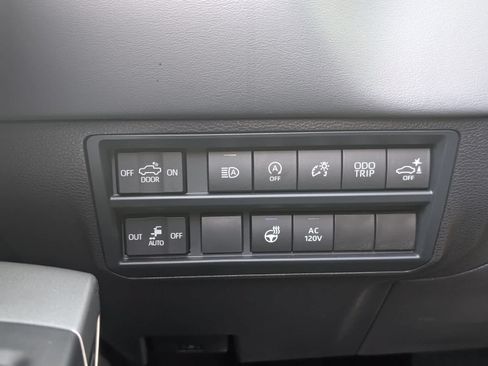 Used 2024 Toyota Tundra Platinum AWD/4WD image 23