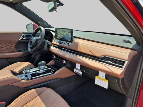 New 2025 Mitsubishi Outlander SEL image 24