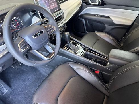 Used 2025 Jeep Compass Limited AWD/4WD image 4