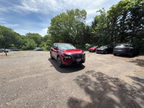 Used 2025 Nissan Rogue SV AWD/4WD image 16