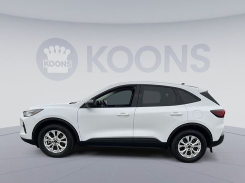 Used 2025 Ford Escape Active AWD/4WD image 2