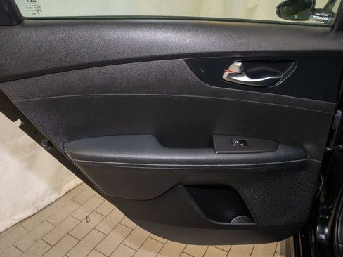 Used 2023 Kia Forte GT-Line w/ GT-Line Premium Package image 9