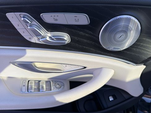 Used 2019 Mercedes-Benz E 300 4MATIC image 19