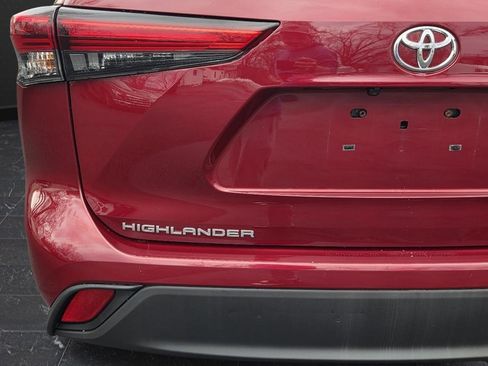 Used 2020 Toyota Highlander XLE image 23