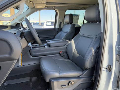 New 2025 Ford Expedition Active image 42