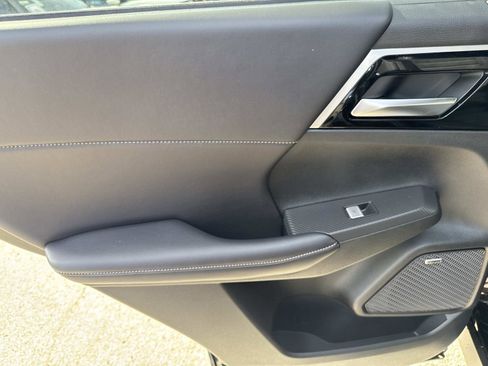 New 2026 Mitsubishi Outlander LE image 8