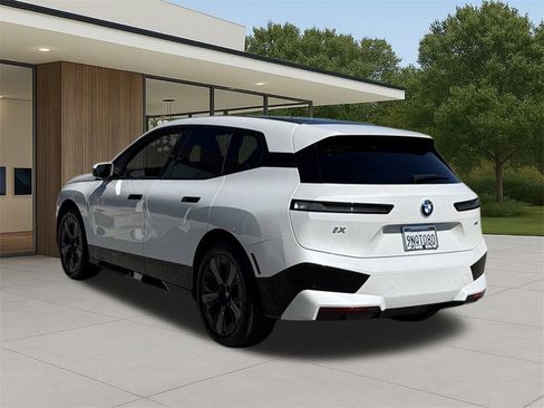 Used 2025 BMW iX xDrive50 image 8