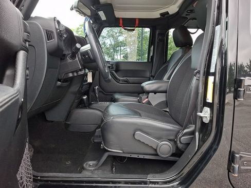 Used 2017 Jeep Wrangler Unlimited Sahara AWD/4WD image 14