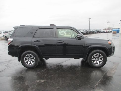 Used 2018 Toyota 4Runner TRD Off-Road Premium image 3