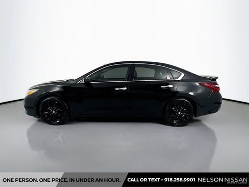 Certified 2017 Nissan Altima 2.5 SR w/ Midnight Edition Package FWD image 8