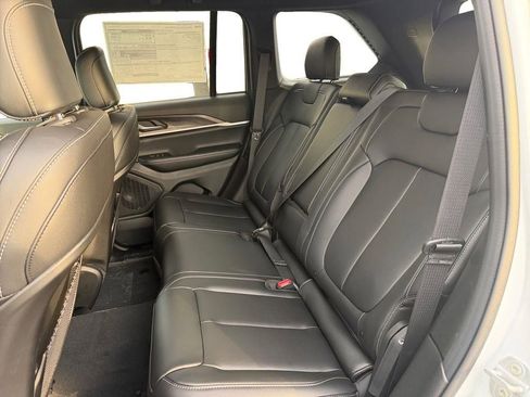 New 2025 Jeep Grand Cherokee Limited w/ Black Appearance Package image 13