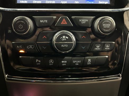 Used 2021 Jeep Grand Cherokee Limited AWD/4WD image 11