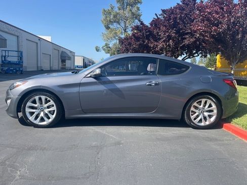 Used 2015 Hyundai Genesis 3.8 image 8