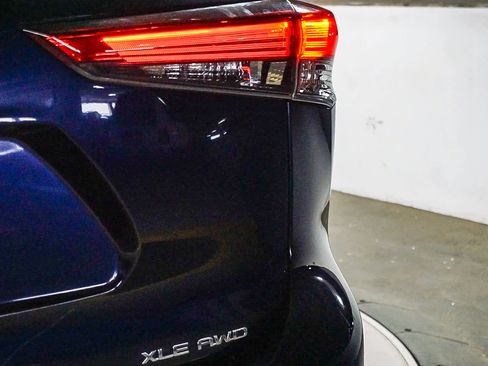 Used 2020 Toyota Highlander XLE image 14