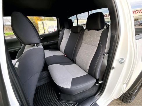 Certified 2021 Toyota Tacoma TRD Off-Road image 20