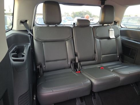 Used 2025 Ford Expedition Active AWD/4WD image 8