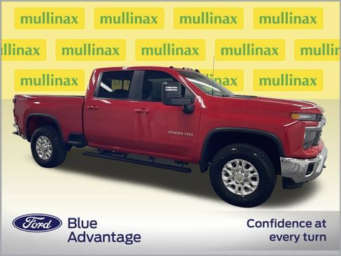 Used 2025 Chevrolet Silverado 2500 LT w/ Leather Package image 2