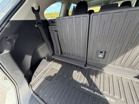 Used 2023 Toyota Highlander L AWD/4WD image 49