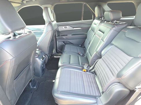 Used 2025 Ford Explorer ST-Line w/ ST-Line Street Pack AWD/4WD image 21