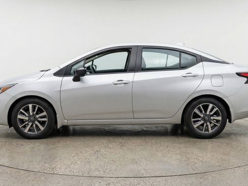 Used 2025 Nissan Versa SV FWD image 5