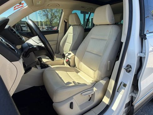 Used 2013 Volkswagen Tiguan SE image 10