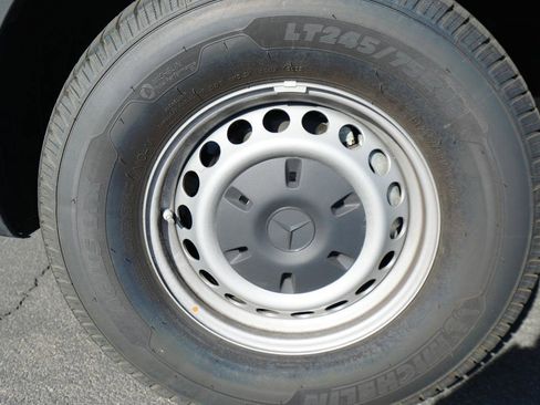 Used 2024 Mercedes-Benz Sprinter 144 Cargo image 17