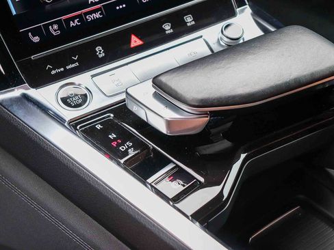 Used 2023 Audi e-tron Premium Plus w/ Premium Plus Package AWD/4WD image 20