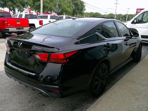 Used 2022 Nissan Altima 2.5 SR w/ Midnight Edition Package AWD/4WD image 5