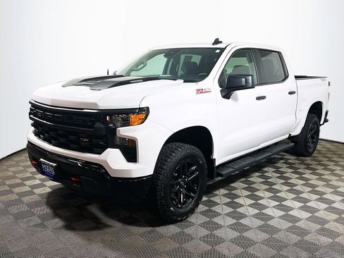 Used 2025 Chevrolet Silverado 1500 Custom Trail Boss AWD/4WD image 3