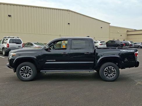 Used 2020 Toyota Tacoma TRD Sport AWD/4WD image 5